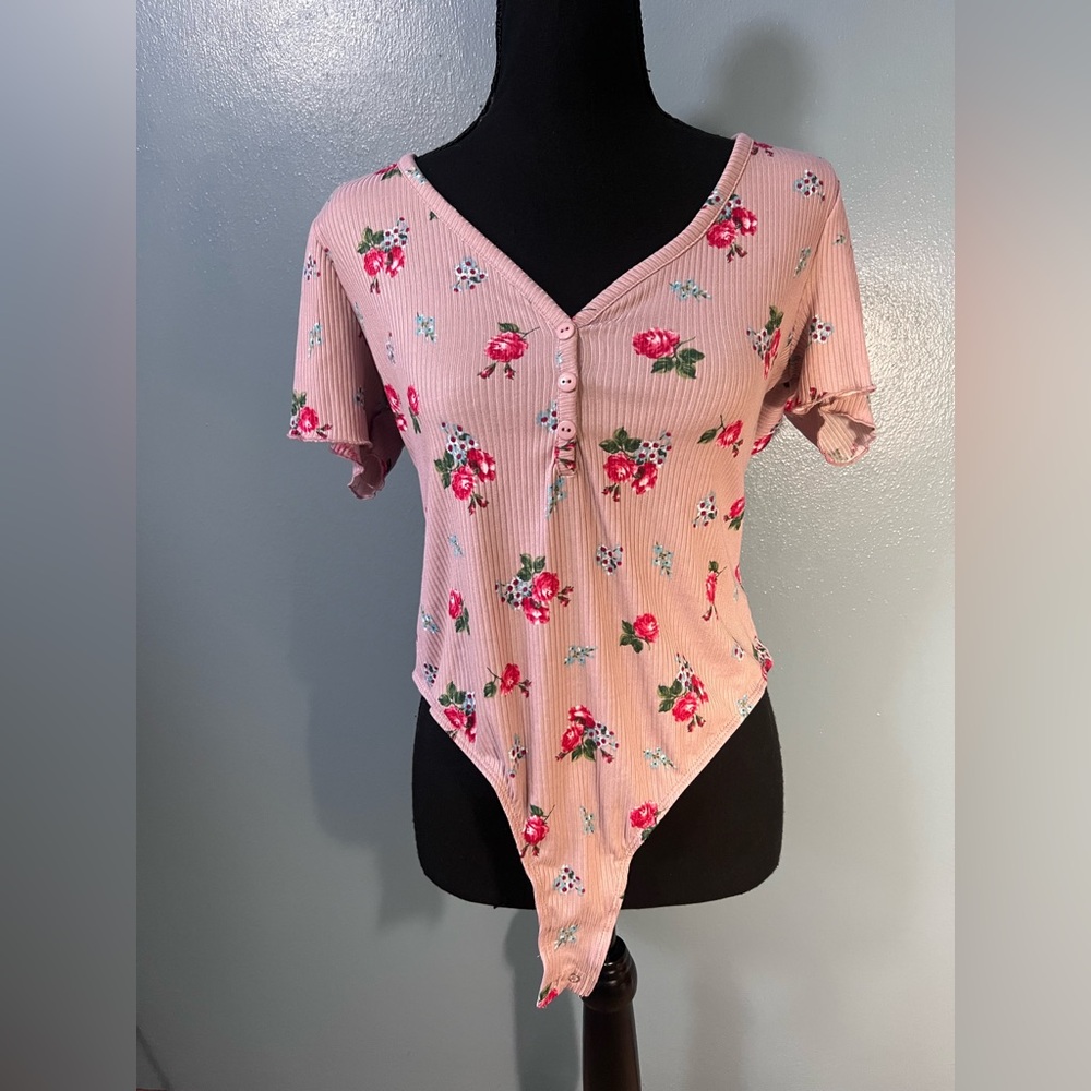 Feminine pink floral ribbed bodysuit NWT